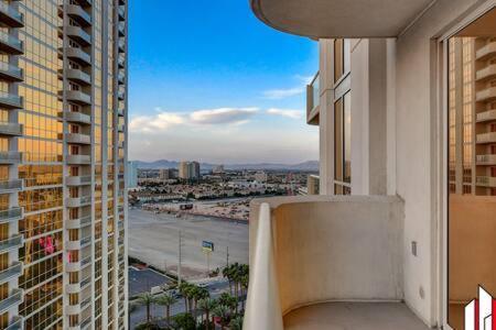 Mgm Signature-15-717 F1 Track & Strip View Balcony Las Vegas Esterno foto