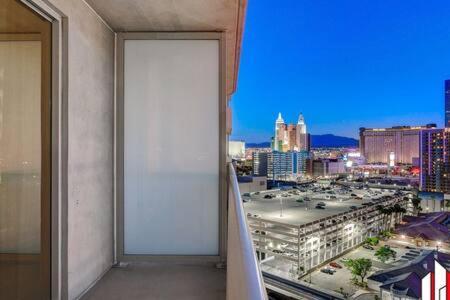 Mgm Signature-15-717 F1 Track & Strip View Balcony Las Vegas Esterno foto
