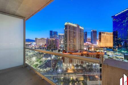 Mgm Signature-15-717 F1 Track & Strip View Balcony Las Vegas Esterno foto